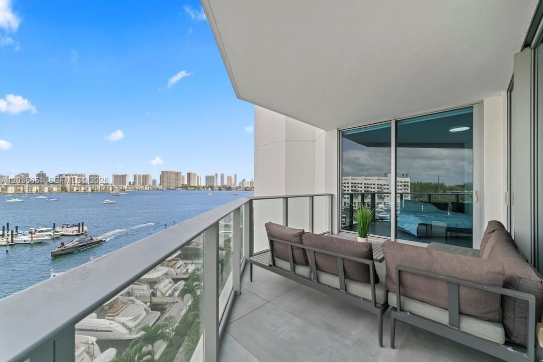 For Sale: $965,000 (2 beds, 2 baths, 1459 Square Feet)