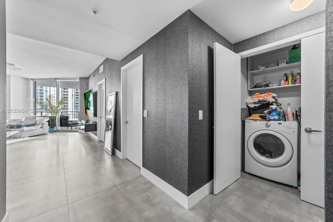 For Sale: $965,000 (2 beds, 2 baths, 1459 Square Feet)
