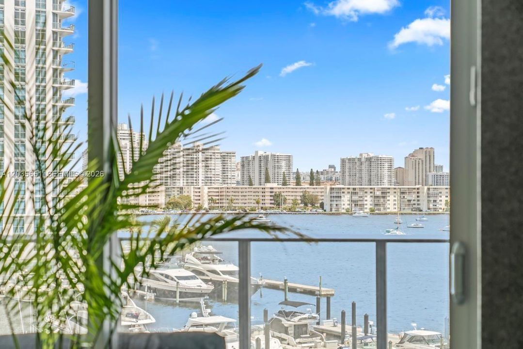 For Sale: $965,000 (2 beds, 2 baths, 1459 Square Feet)
