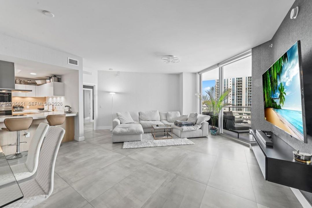 For Sale: $965,000 (2 beds, 2 baths, 1459 Square Feet)