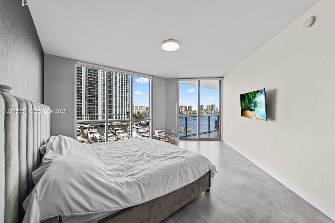 For Sale: $965,000 (2 beds, 2 baths, 1459 Square Feet)