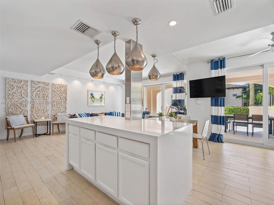 En Venta: $4,100,000 (3 camas, 3 baños, 2049 Pies cuadrados)