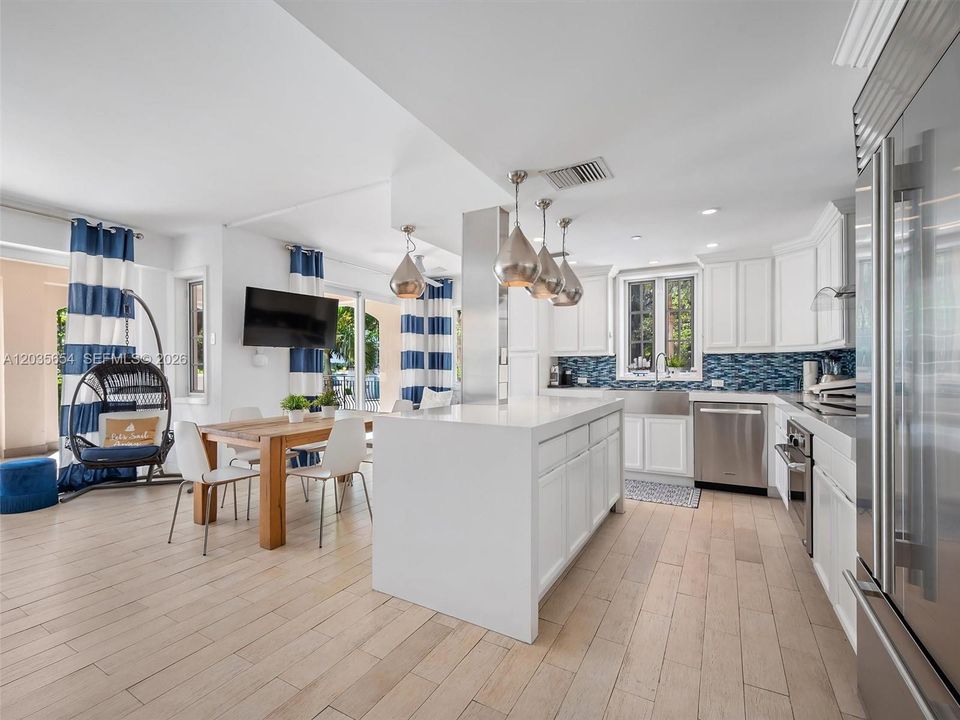 En Venta: $4,100,000 (3 camas, 3 baños, 2049 Pies cuadrados)