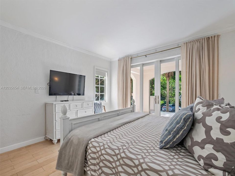 En Venta: $4,100,000 (3 camas, 3 baños, 2049 Pies cuadrados)