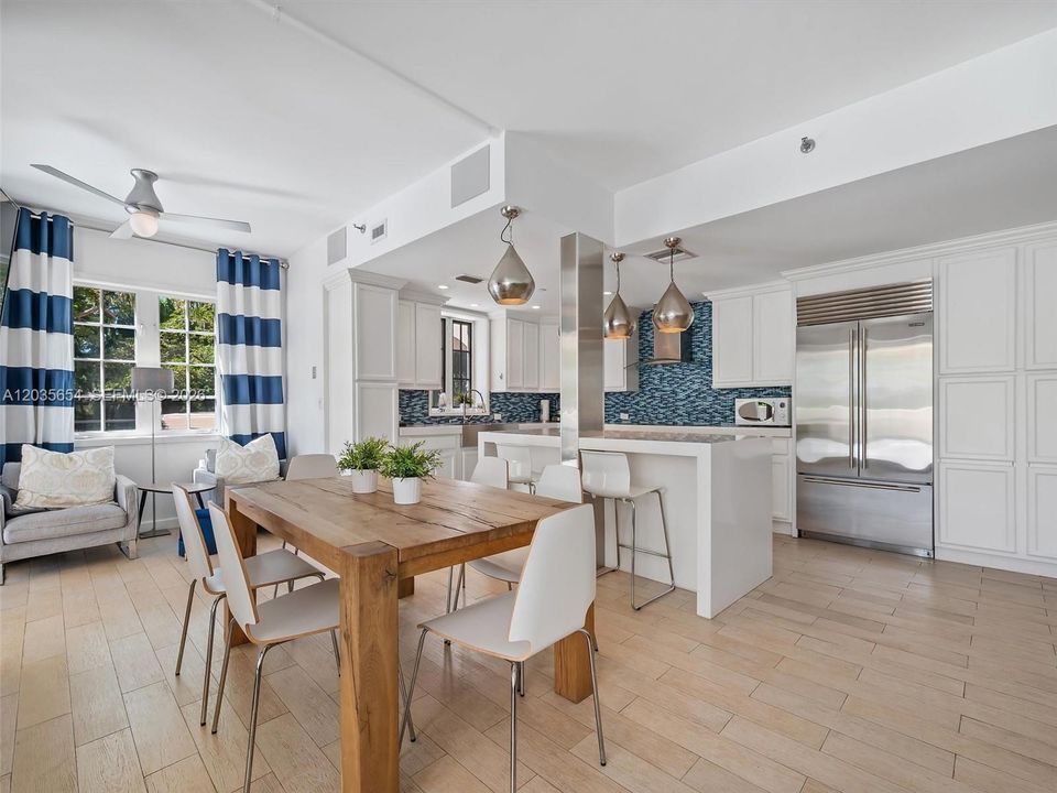 En Venta: $4,100,000 (3 camas, 3 baños, 2049 Pies cuadrados)
