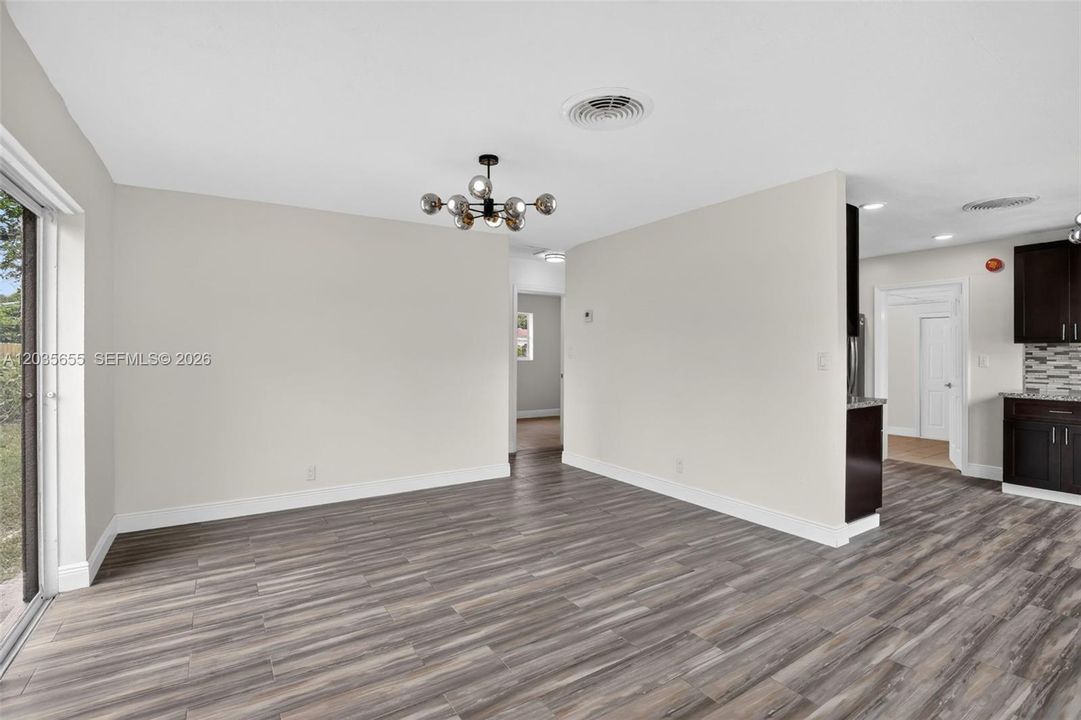 For Sale: $429,000 (2 beds, 1 baths, 1136 Square Feet)