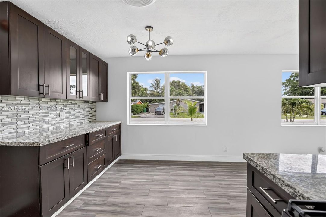 For Sale: $429,000 (2 beds, 1 baths, 1136 Square Feet)