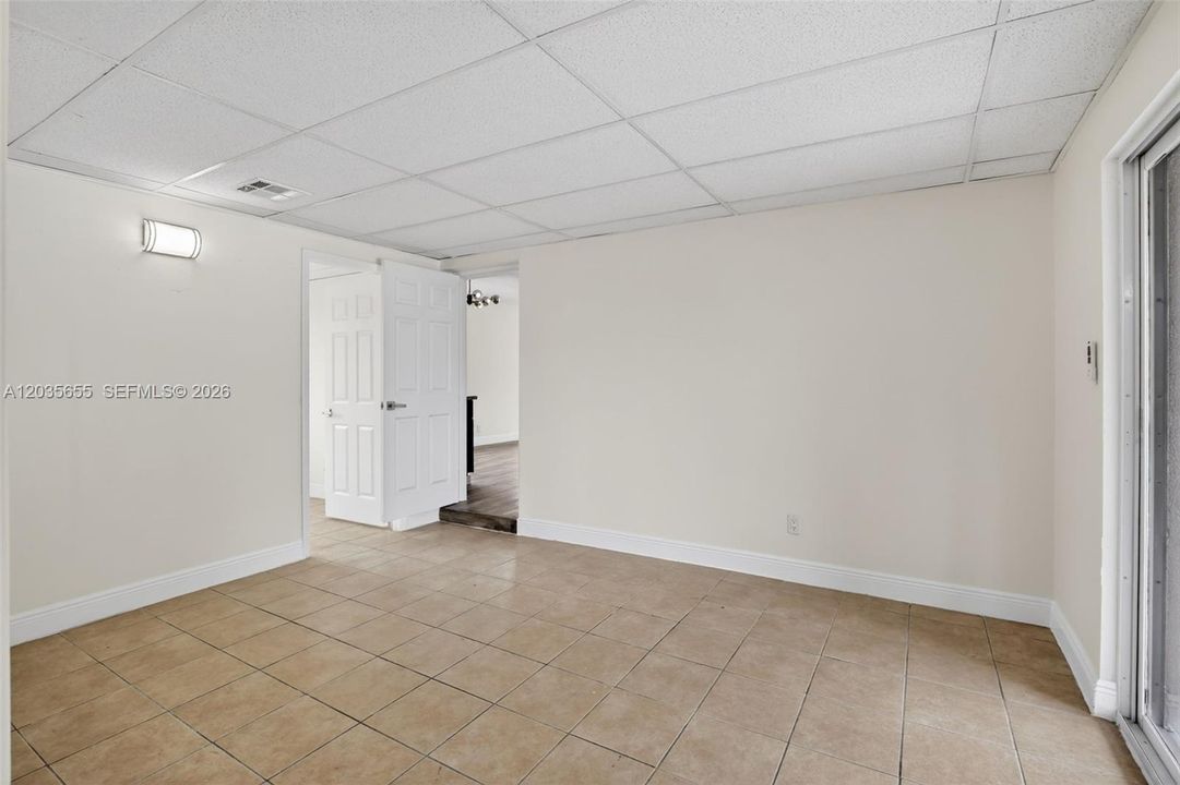 For Sale: $429,000 (2 beds, 1 baths, 1136 Square Feet)