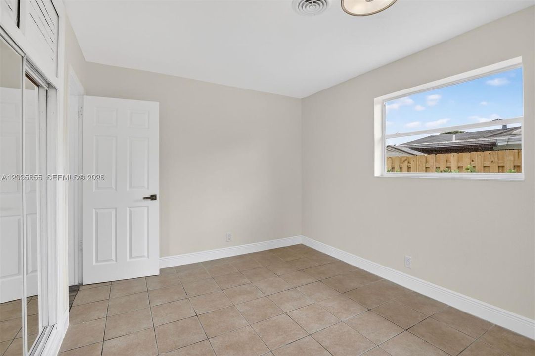 For Sale: $429,000 (2 beds, 1 baths, 1136 Square Feet)