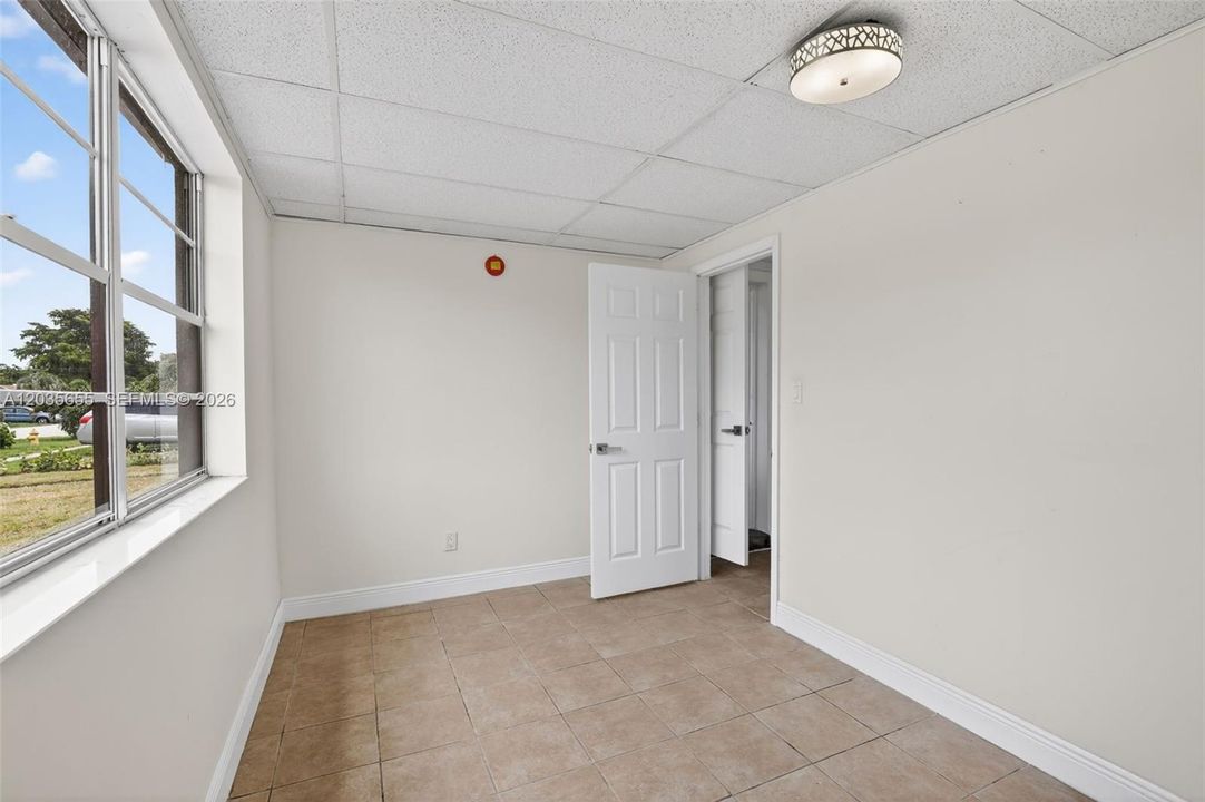 For Sale: $429,000 (2 beds, 1 baths, 1136 Square Feet)