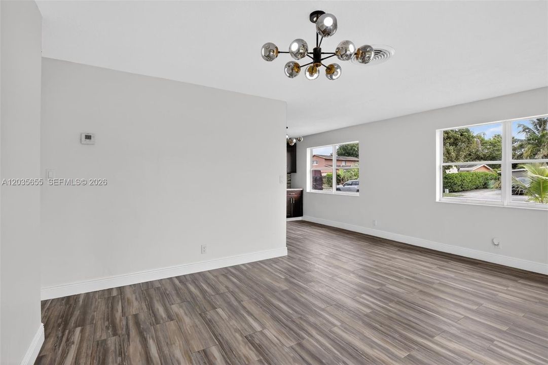 For Sale: $429,000 (2 beds, 1 baths, 1136 Square Feet)