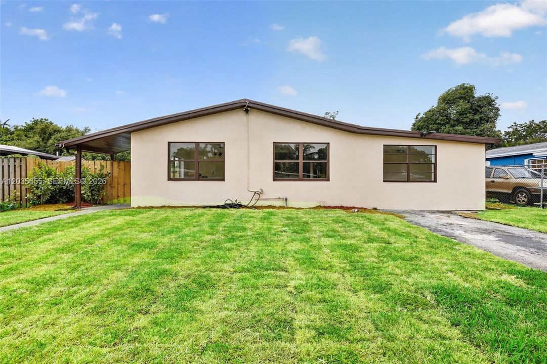 For Sale: $429,000 (2 beds, 1 baths, 1136 Square Feet)