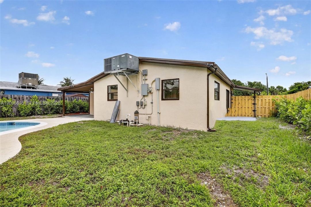 For Sale: $429,000 (2 beds, 1 baths, 1136 Square Feet)