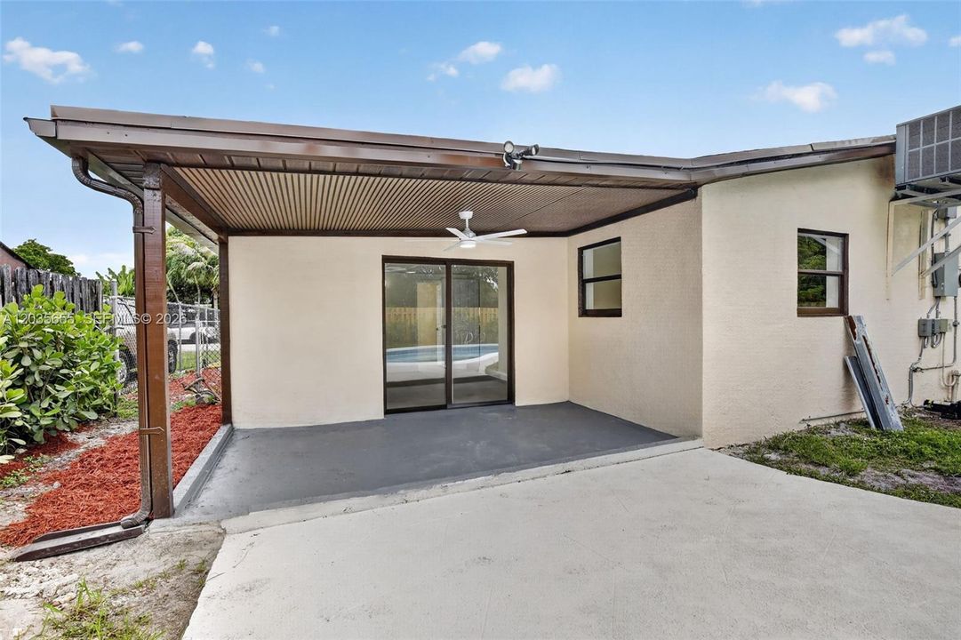 For Sale: $429,000 (2 beds, 1 baths, 1136 Square Feet)