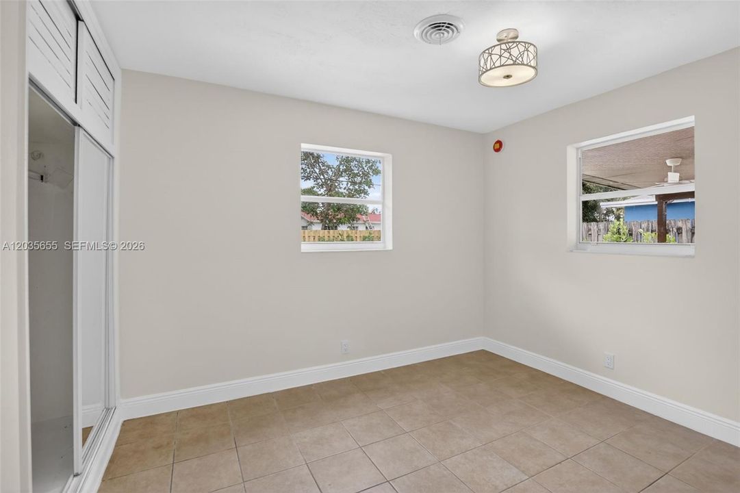 For Sale: $429,000 (2 beds, 1 baths, 1136 Square Feet)