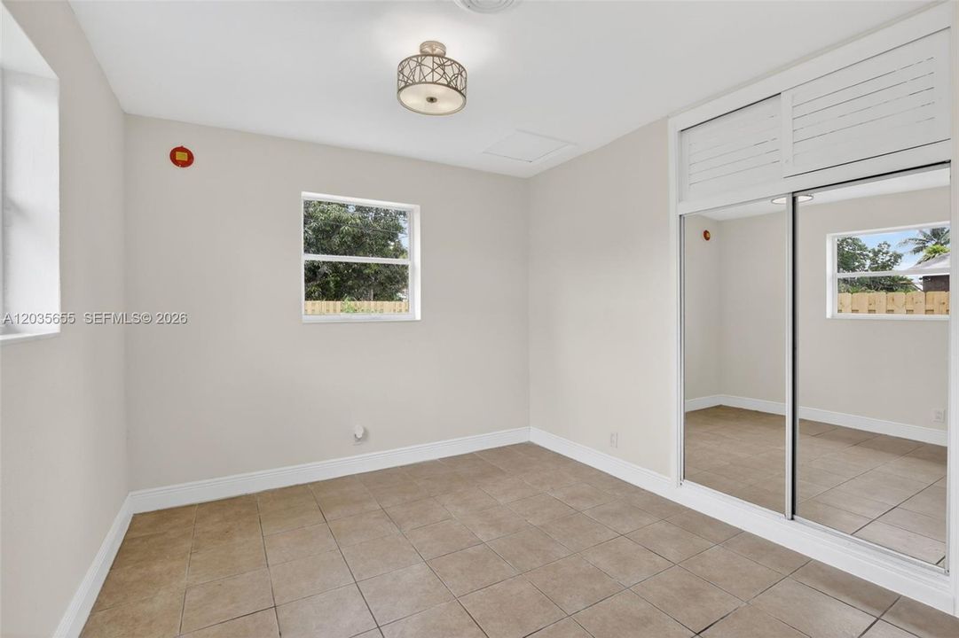 For Sale: $429,000 (2 beds, 1 baths, 1136 Square Feet)