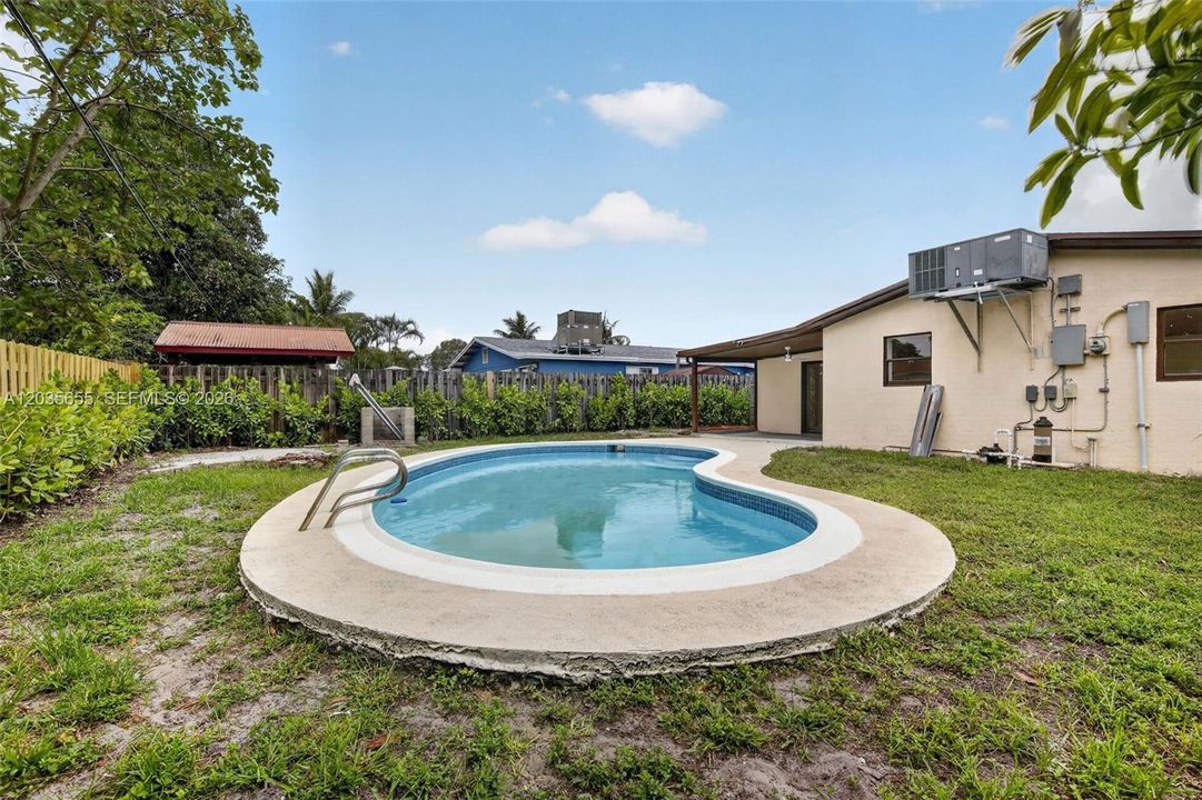 For Sale: $429,000 (2 beds, 1 baths, 1136 Square Feet)