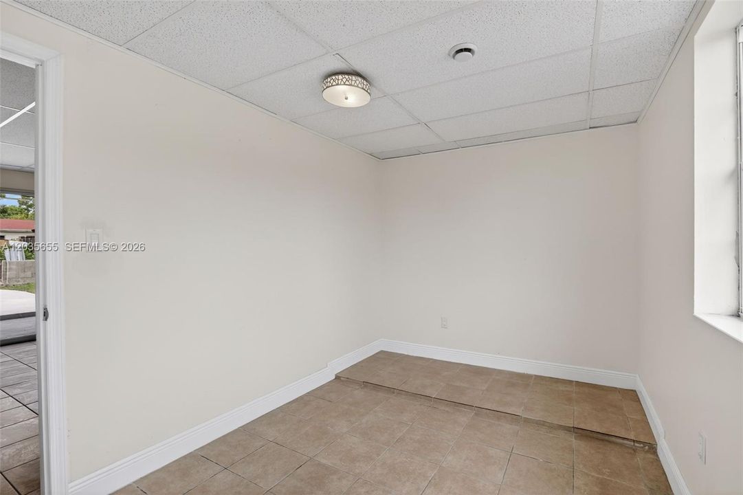 For Sale: $429,000 (2 beds, 1 baths, 1136 Square Feet)
