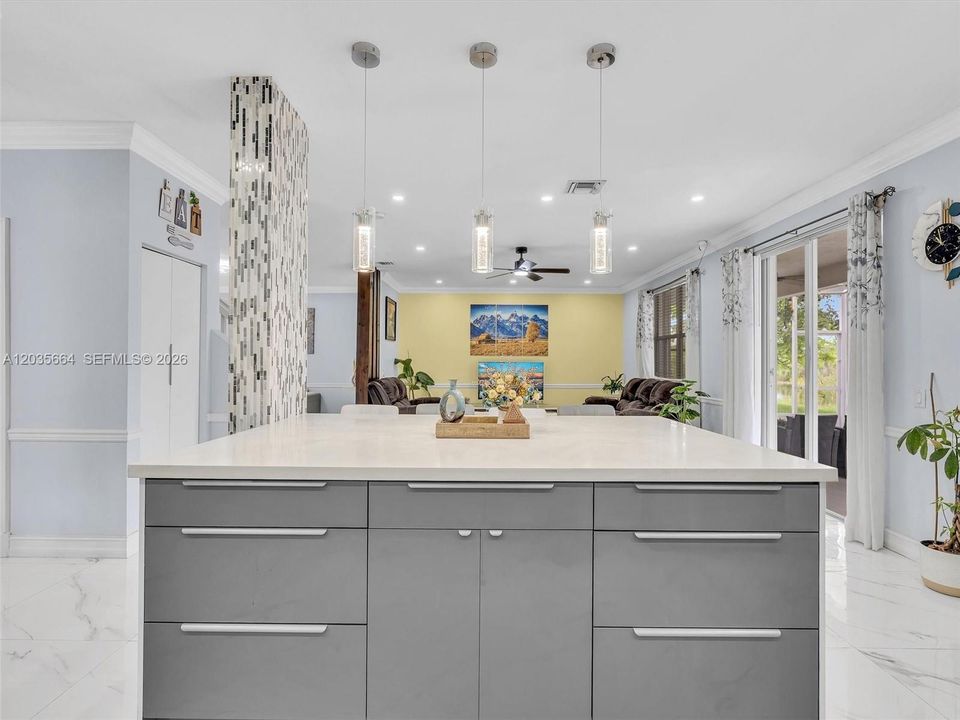 For Sale: $1,100,000 (5 beds, 3 baths, 2672 Square Feet)