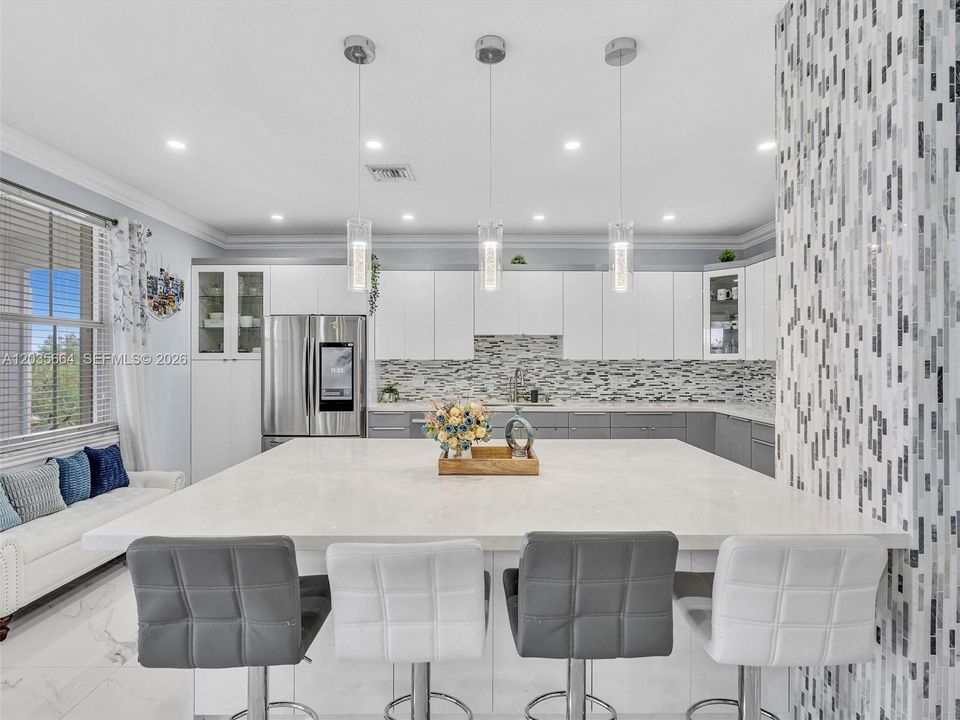 For Sale: $1,100,000 (5 beds, 3 baths, 2672 Square Feet)
