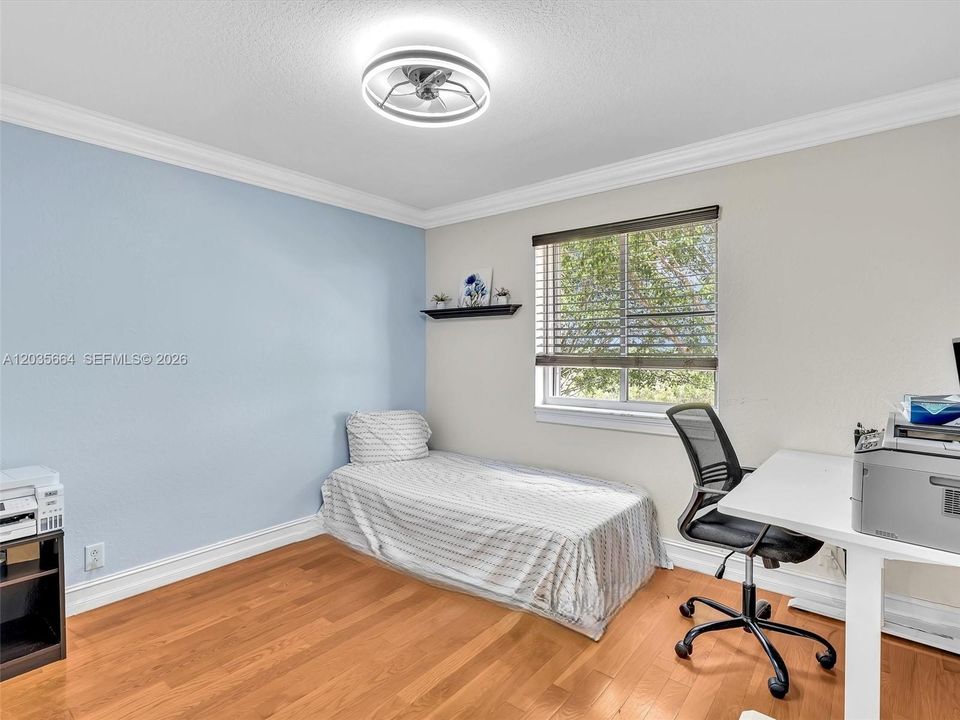 For Sale: $1,100,000 (5 beds, 3 baths, 2672 Square Feet)