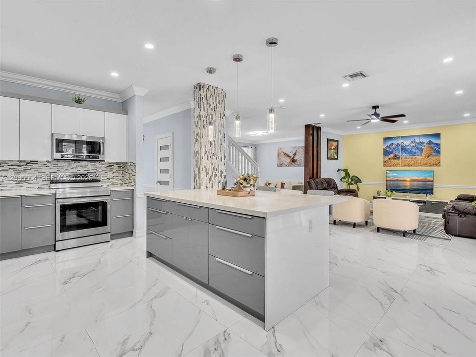 For Sale: $1,100,000 (5 beds, 3 baths, 2672 Square Feet)