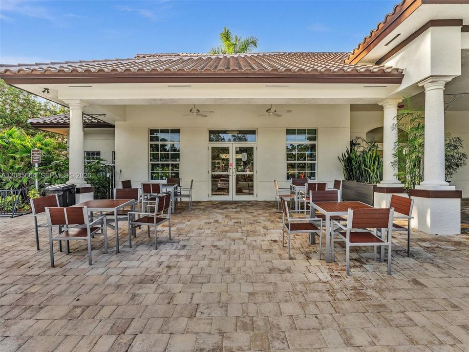 For Sale: $1,100,000 (5 beds, 3 baths, 2672 Square Feet)