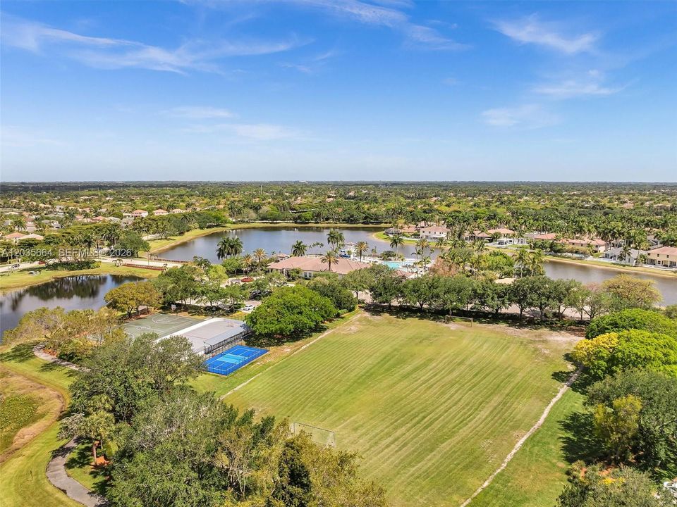 For Sale: $1,100,000 (5 beds, 3 baths, 2672 Square Feet)