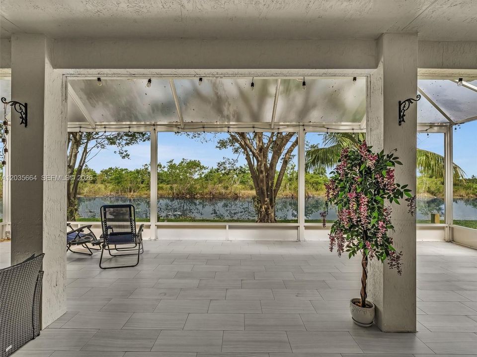 For Sale: $1,100,000 (5 beds, 3 baths, 2672 Square Feet)