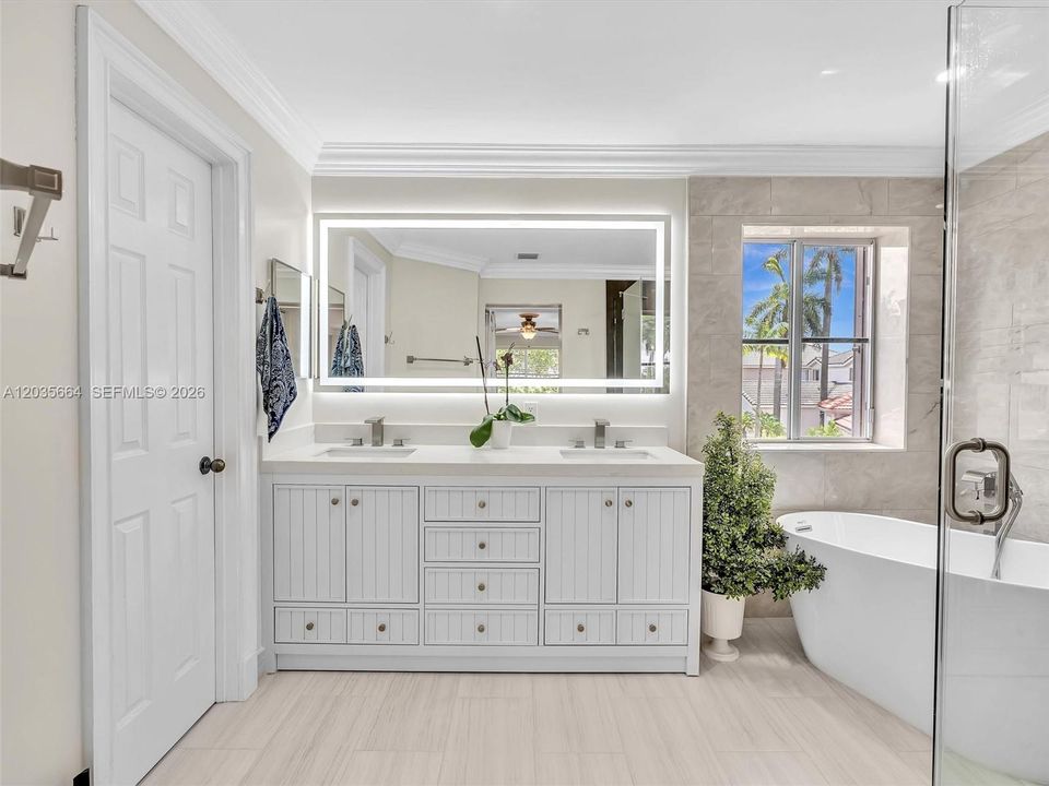 For Sale: $1,100,000 (5 beds, 3 baths, 2672 Square Feet)