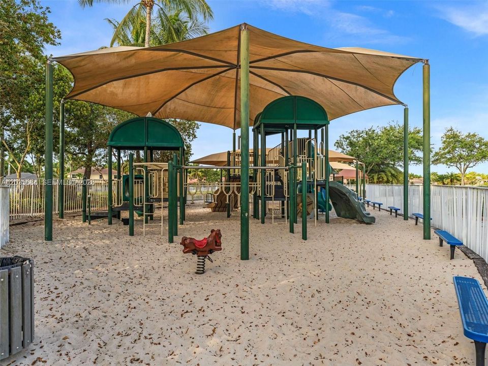 For Sale: $1,100,000 (5 beds, 3 baths, 2672 Square Feet)