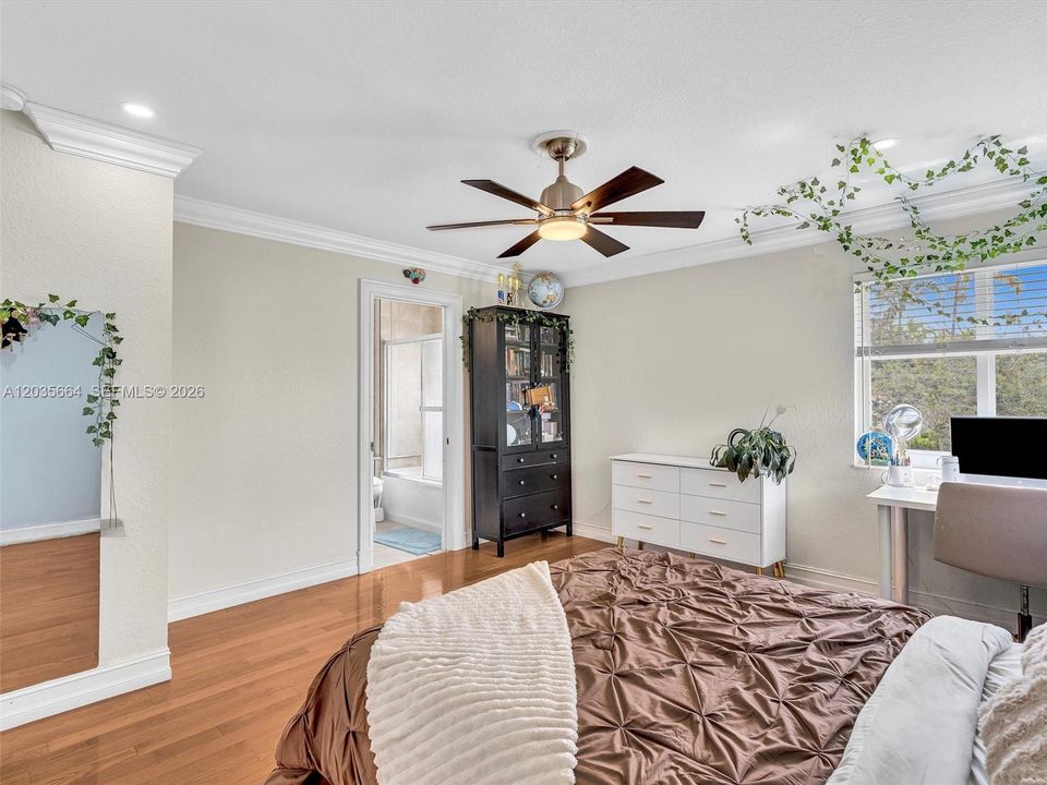 For Sale: $1,100,000 (5 beds, 3 baths, 2672 Square Feet)