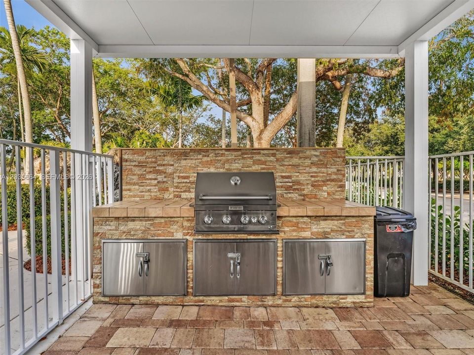 For Sale: $1,100,000 (5 beds, 3 baths, 2672 Square Feet)