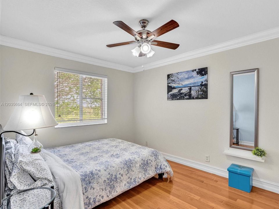 For Sale: $1,100,000 (5 beds, 3 baths, 2672 Square Feet)