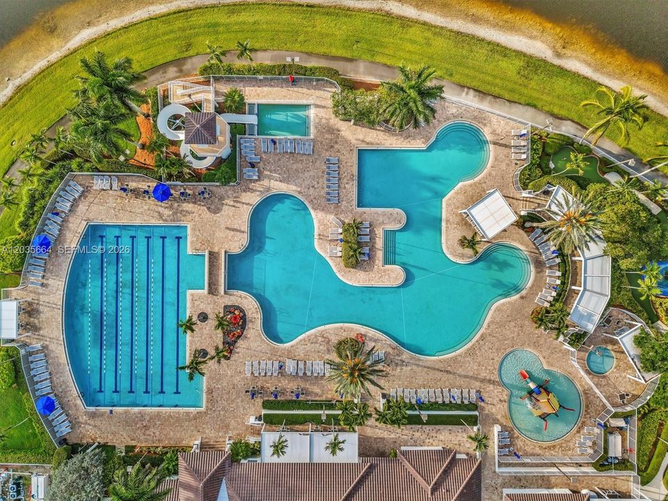For Sale: $1,100,000 (5 beds, 3 baths, 2672 Square Feet)
