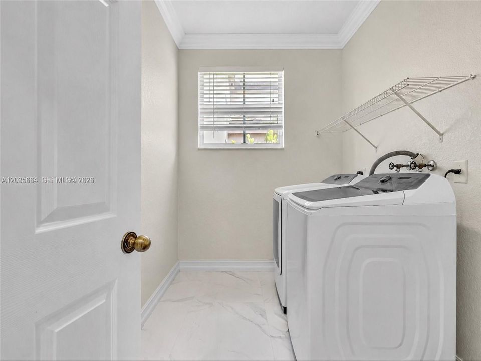 For Sale: $1,100,000 (5 beds, 3 baths, 2672 Square Feet)