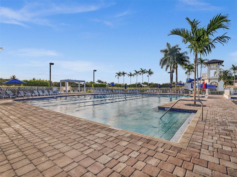 For Sale: $1,100,000 (5 beds, 3 baths, 2672 Square Feet)
