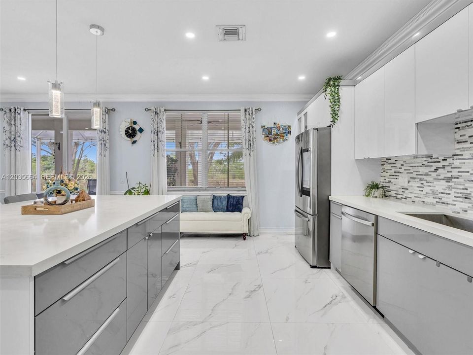 For Sale: $1,100,000 (5 beds, 3 baths, 2672 Square Feet)
