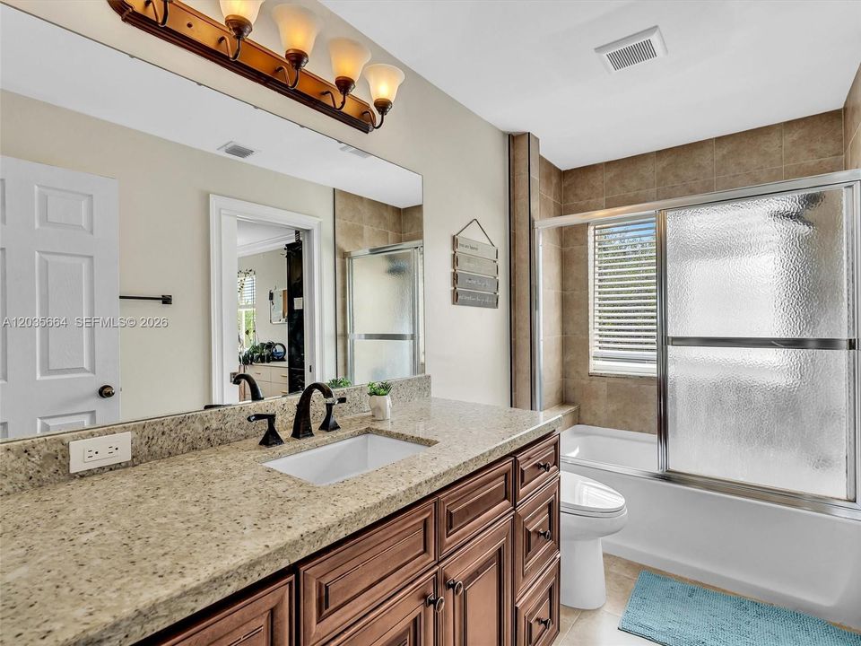 For Sale: $1,100,000 (5 beds, 3 baths, 2672 Square Feet)