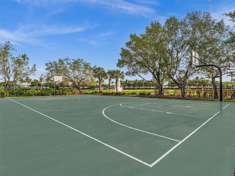 For Sale: $1,100,000 (5 beds, 3 baths, 2672 Square Feet)