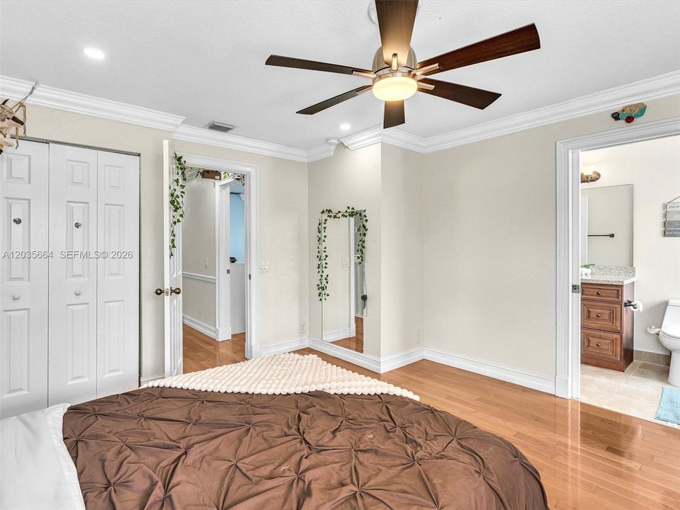 For Sale: $1,100,000 (5 beds, 3 baths, 2672 Square Feet)