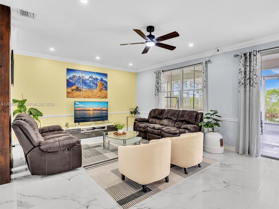 For Sale: $1,100,000 (5 beds, 3 baths, 2672 Square Feet)