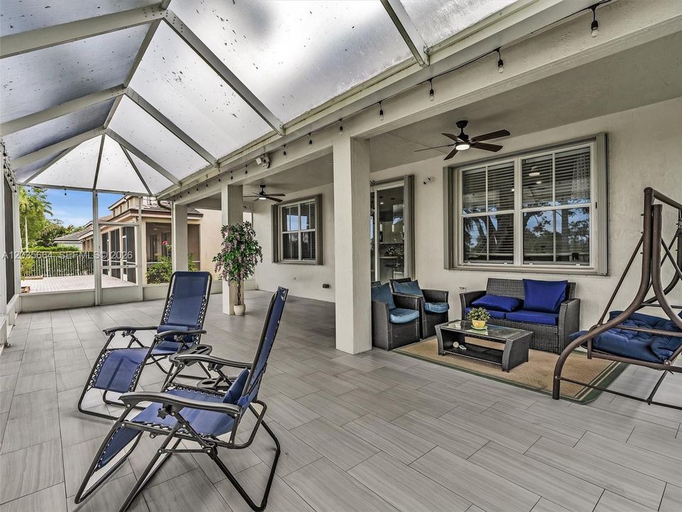 For Sale: $1,100,000 (5 beds, 3 baths, 2672 Square Feet)