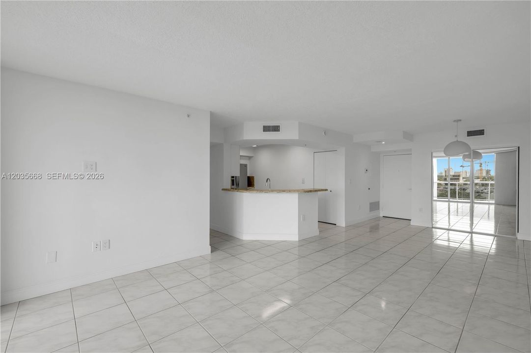 For Rent: $5,200 (2 beds, 2 baths, 1160 Square Feet)