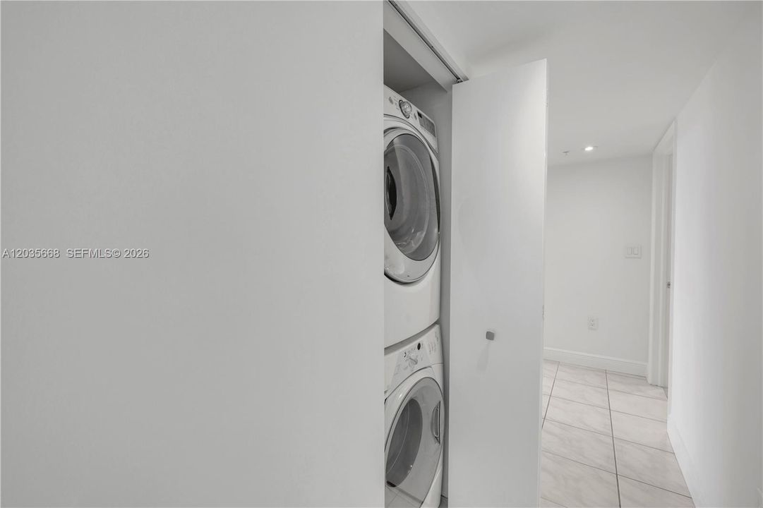 For Rent: $5,200 (2 beds, 2 baths, 1160 Square Feet)