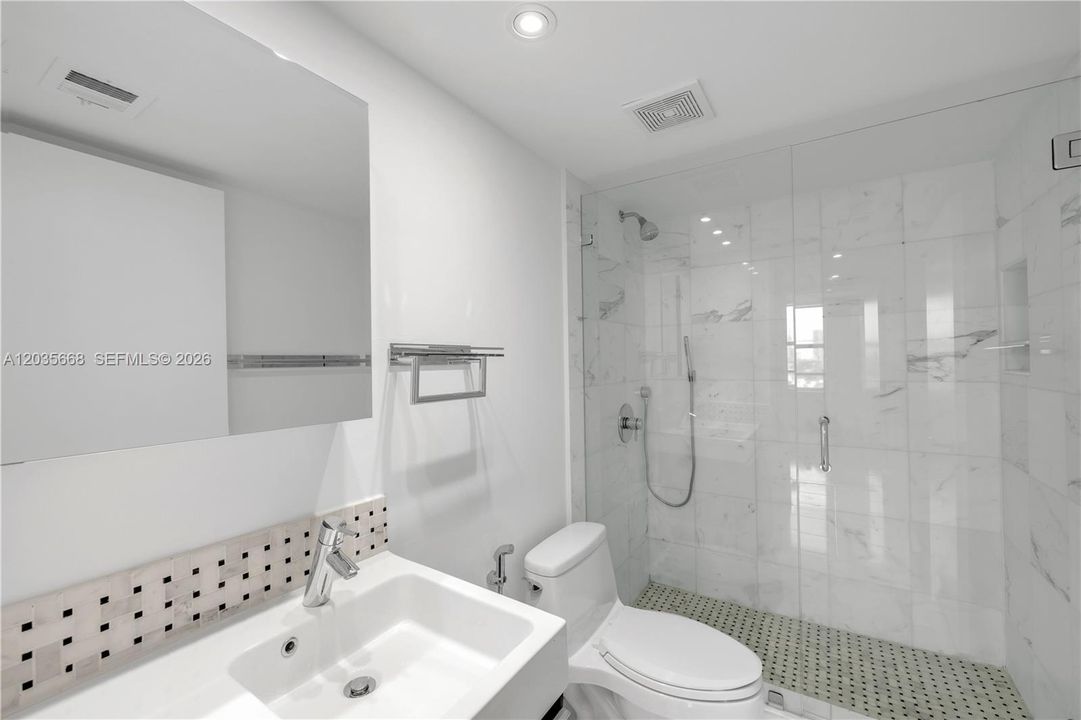 For Rent: $5,200 (2 beds, 2 baths, 1160 Square Feet)