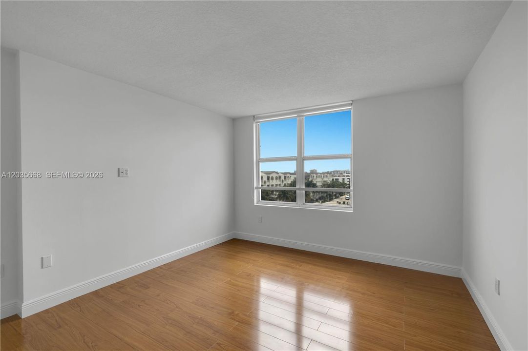 For Rent: $5,200 (2 beds, 2 baths, 1160 Square Feet)