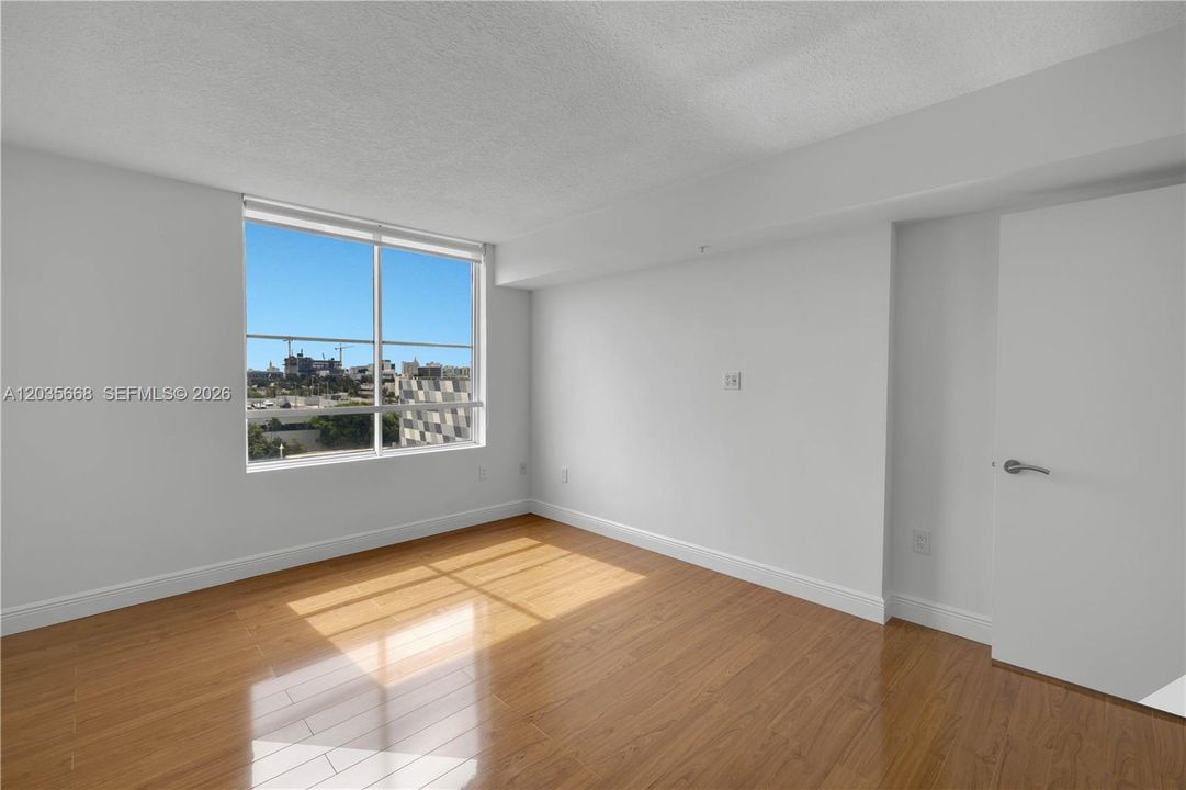 For Rent: $5,200 (2 beds, 2 baths, 1160 Square Feet)