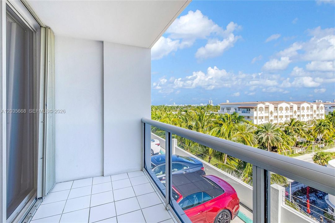 For Rent: $5,200 (2 beds, 2 baths, 1160 Square Feet)
