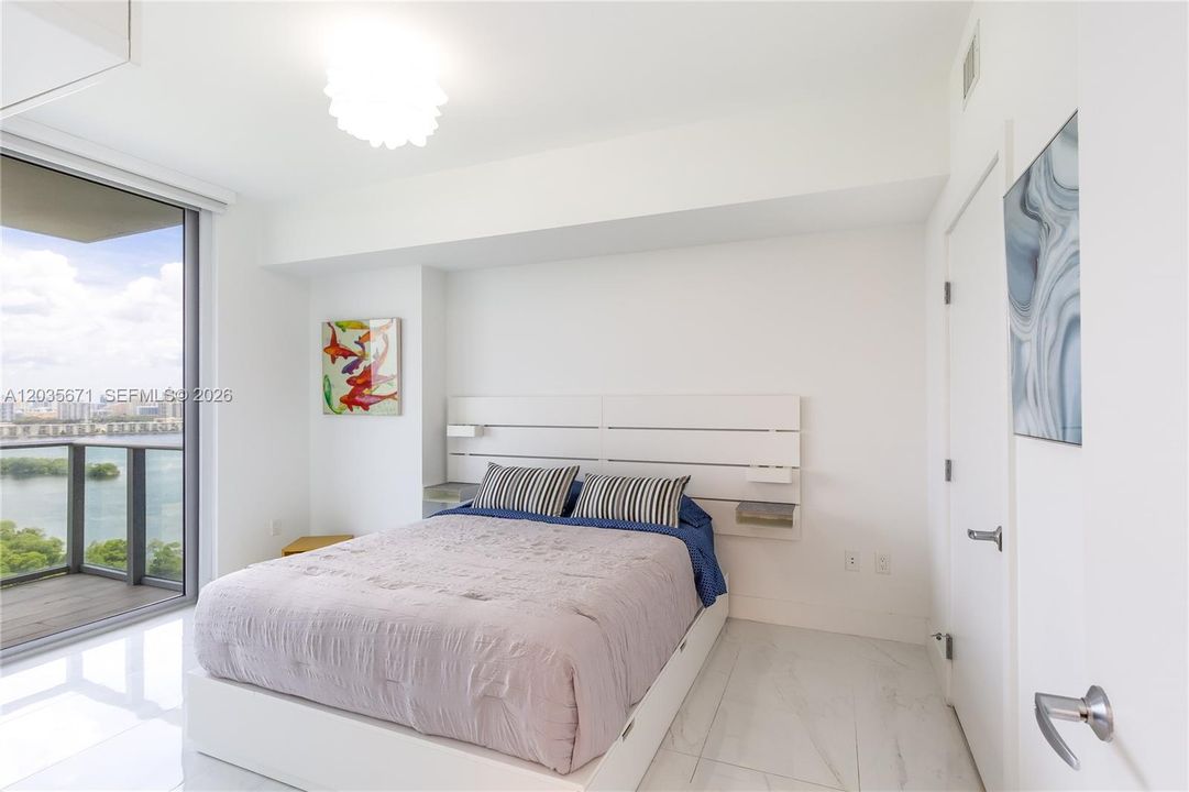 For Sale: $635,000 (2 beds, 2 baths, 1115 Square Feet)